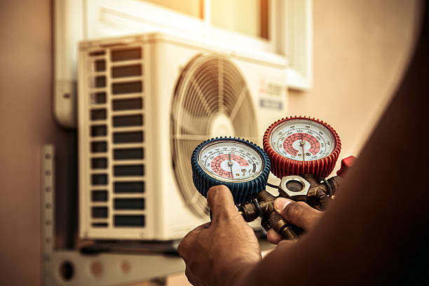 Professional Ac Installation technician working in Santa Anna, TX